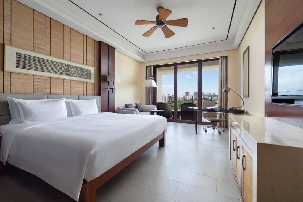 rooms-crowne-plaza-deluxe-room