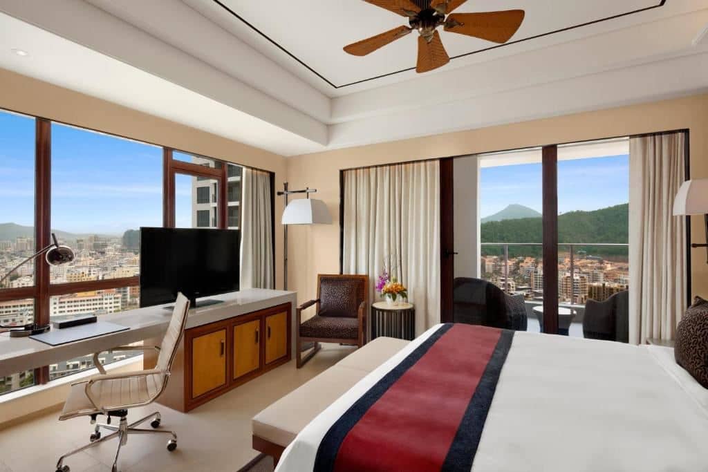 rooms-crowne-plaza-deluxe-room
