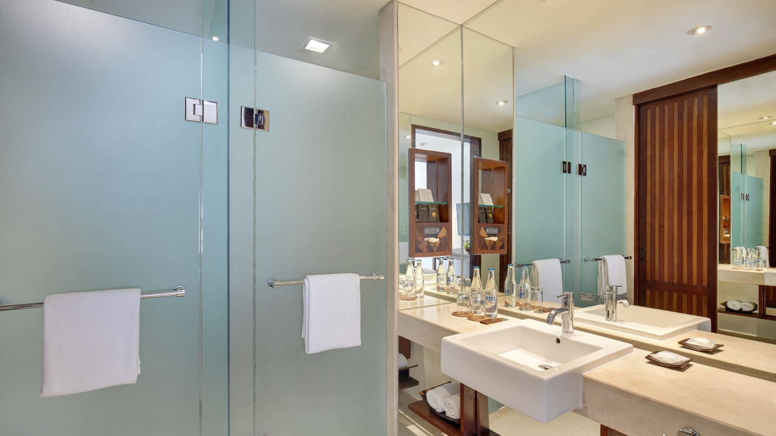 rooms-deluxe-pool-access-at-garden-wing