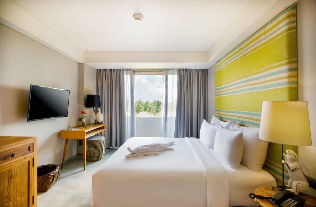 rooms-deluxe-balcony