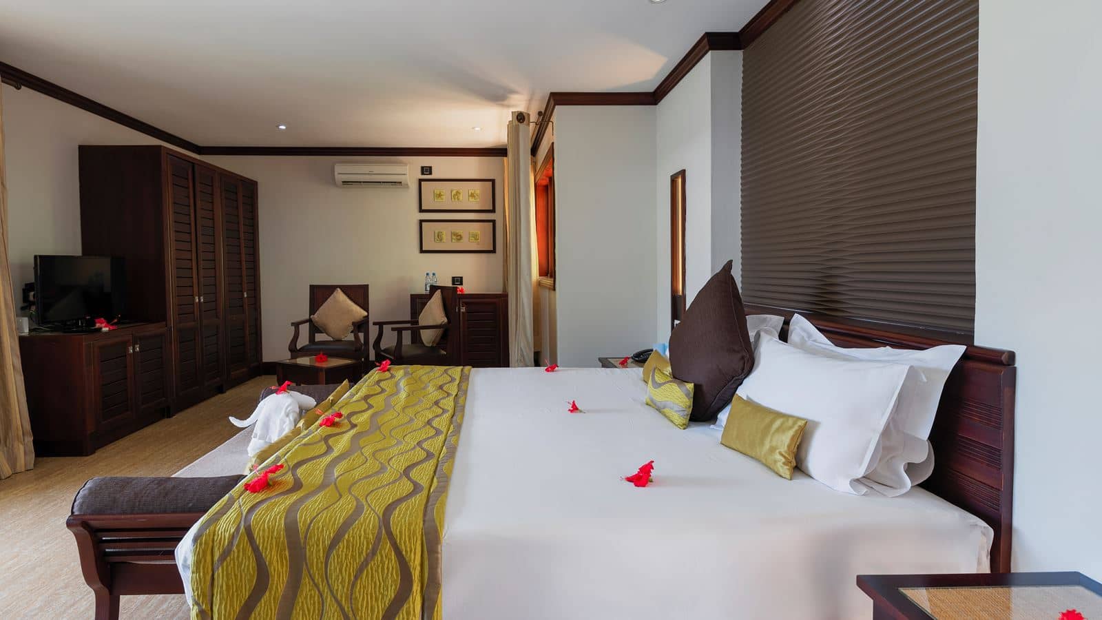 rooms-deluxe-room