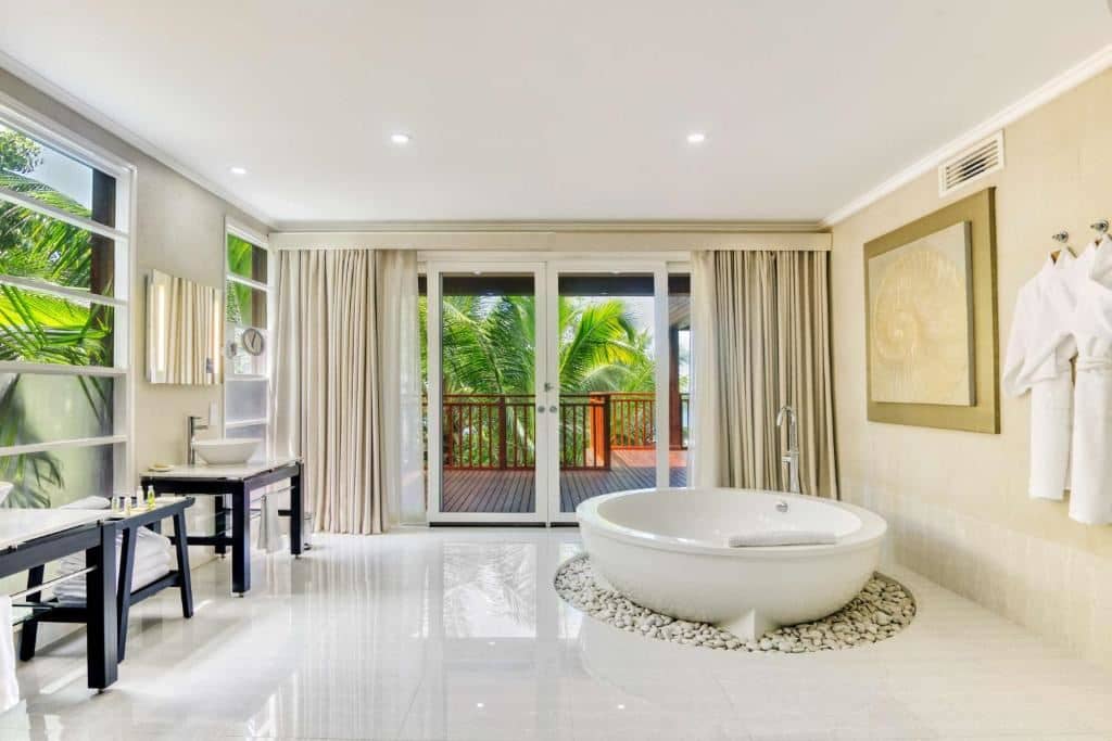 rooms-two-bedroom-silhouette-estate