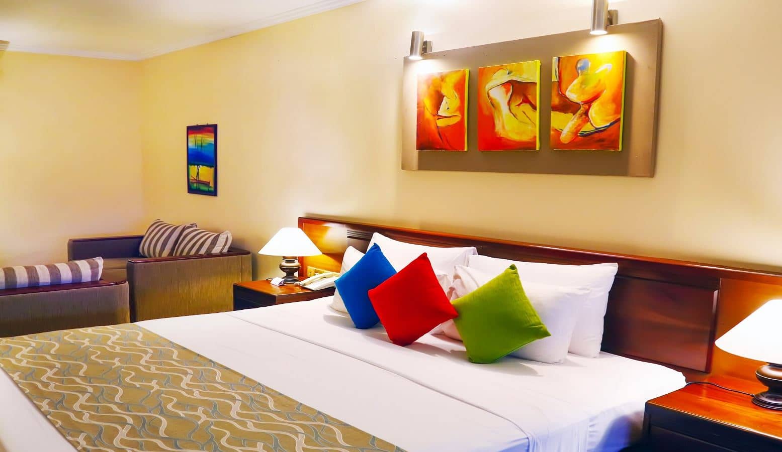 rooms-deluxe-room