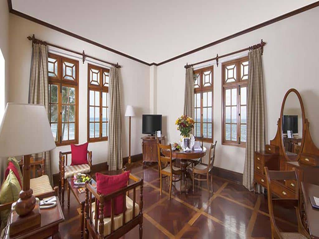 rooms-direct-ocean-view-suite