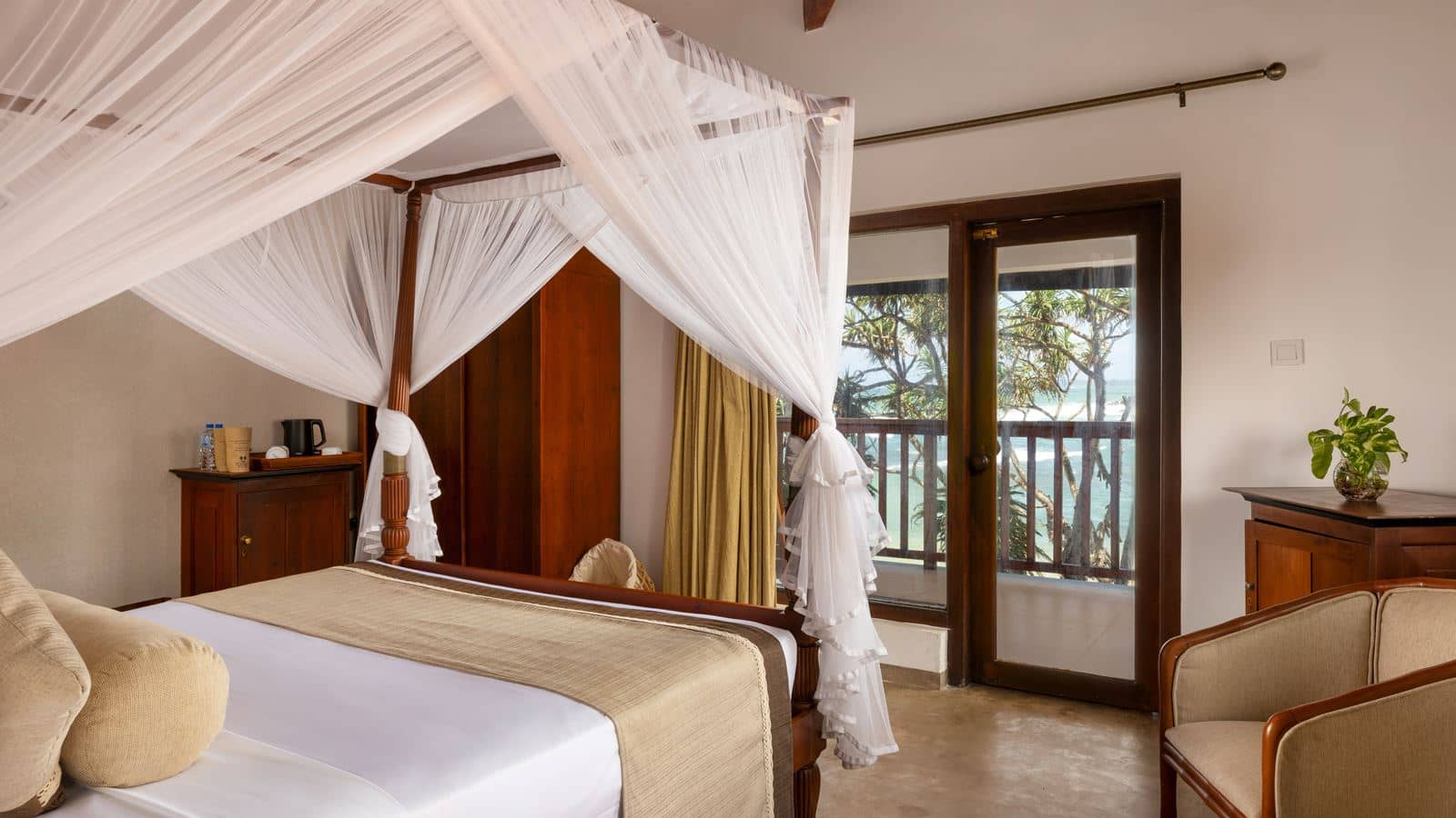 rooms-standard-sea-side-view-room