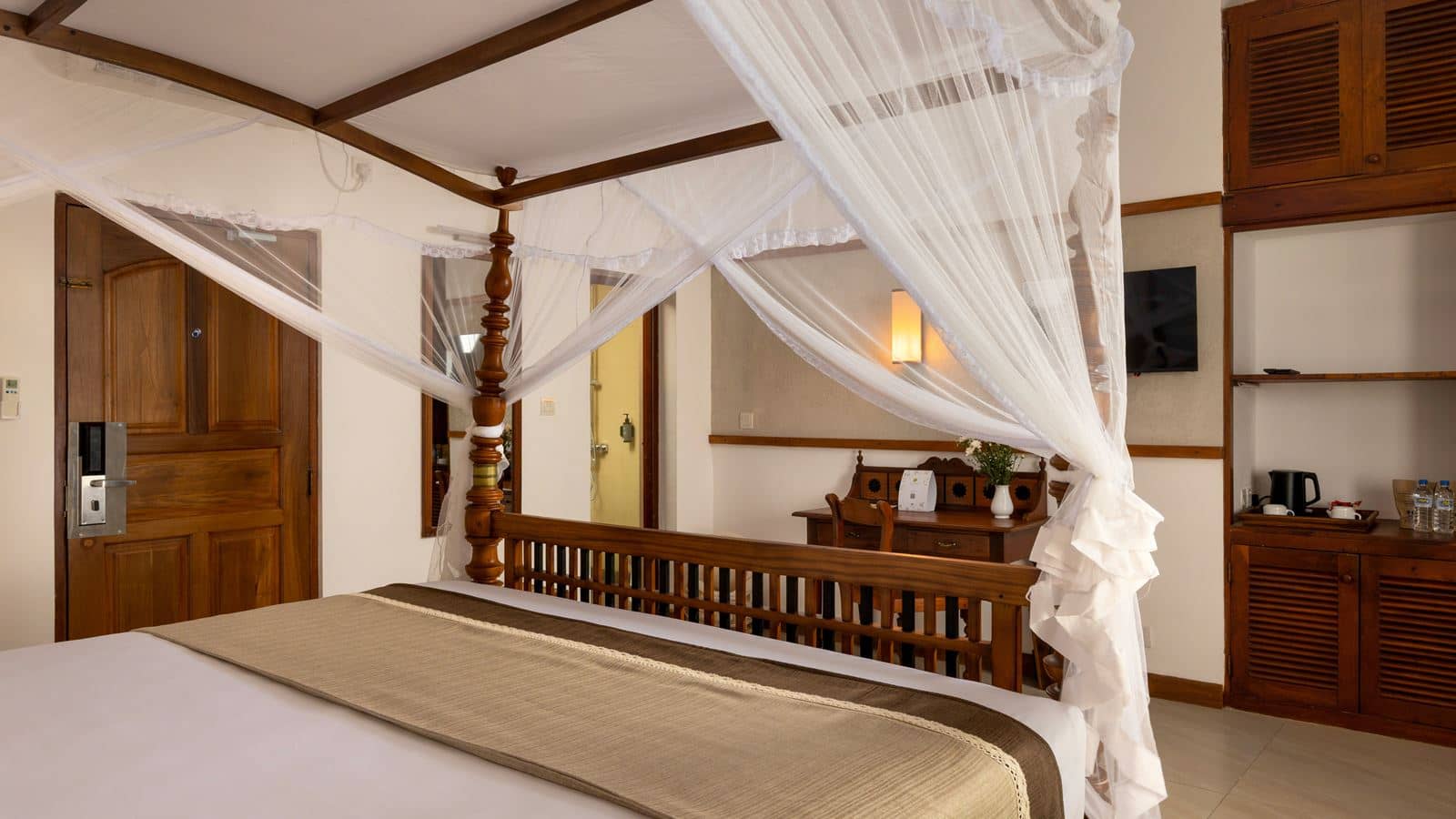 rooms-standard-sea-side-view-room