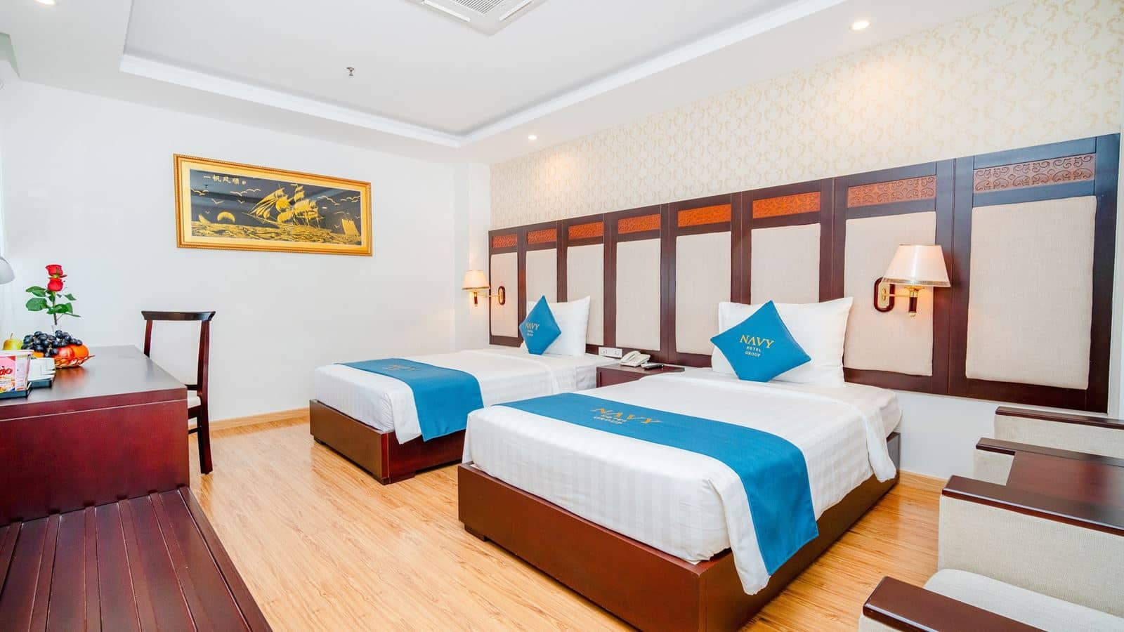 rooms-deluxe-city-view-with-balcony