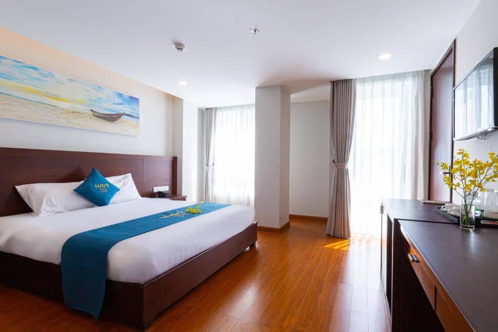 rooms-premier-city-view-with-balcony