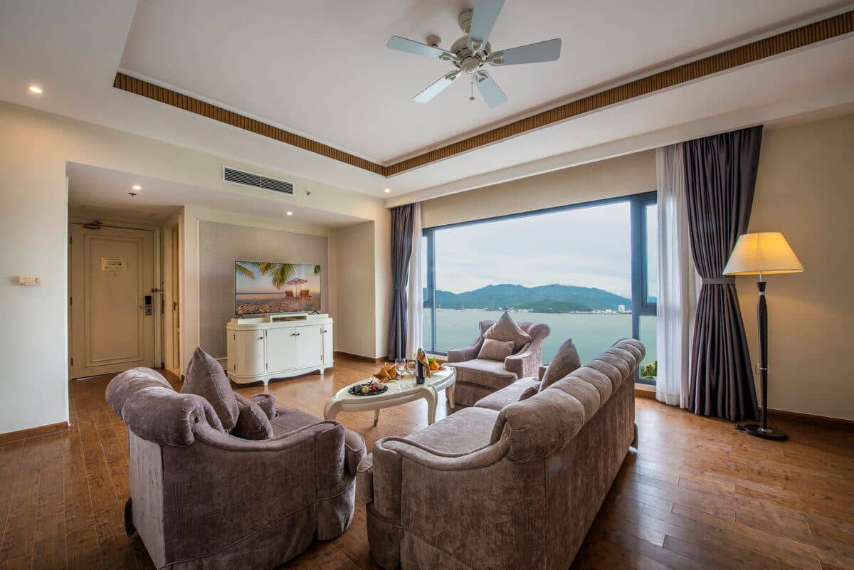 rooms-executive-suite-ocean-view