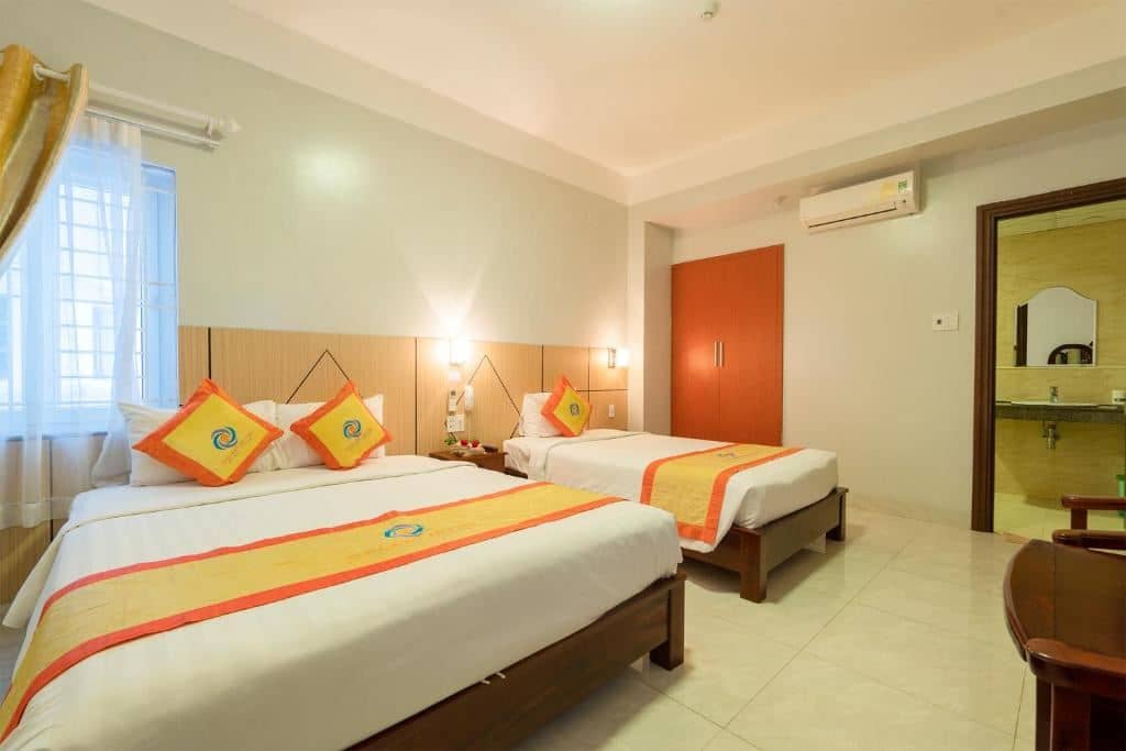 rooms-deluxe-triple-sea-view