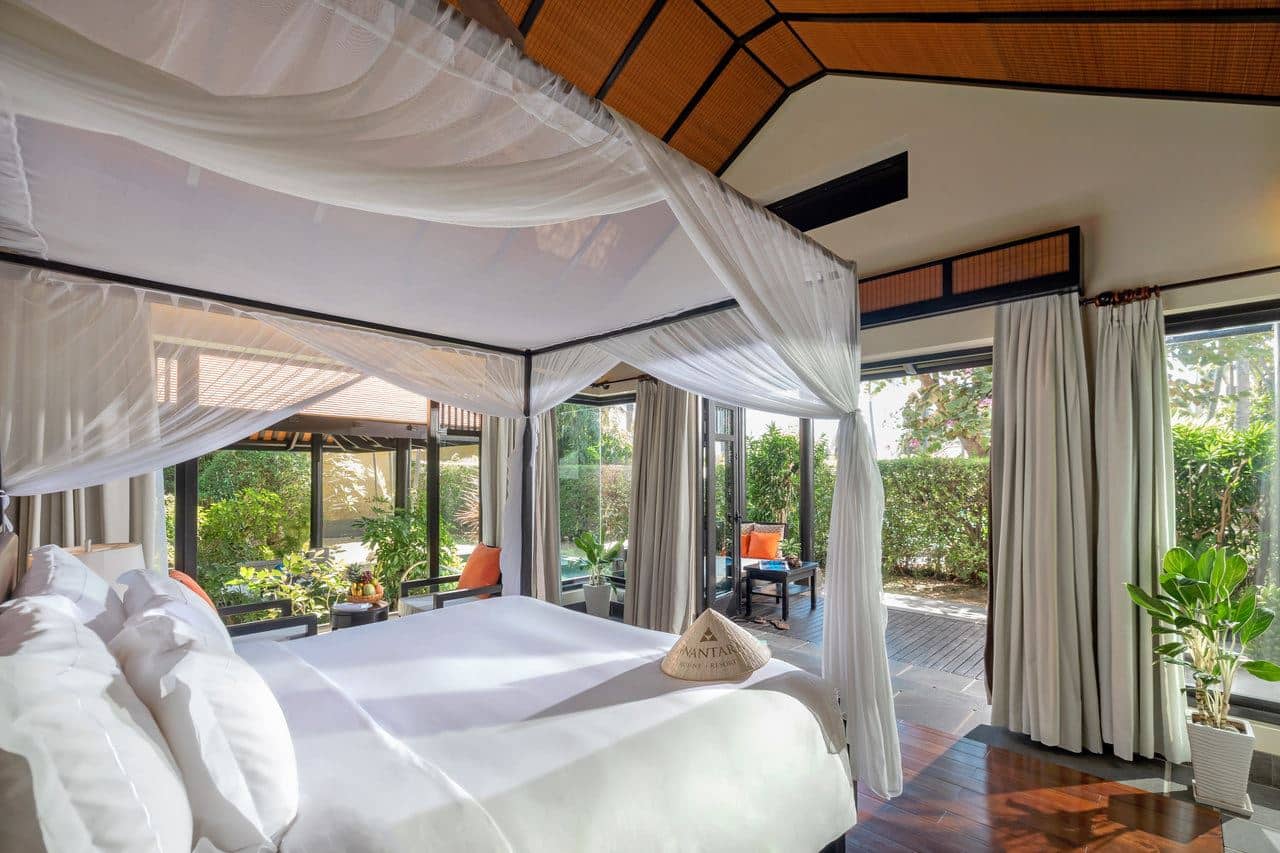 rooms-one-bedroom-beachfront-pool-villa