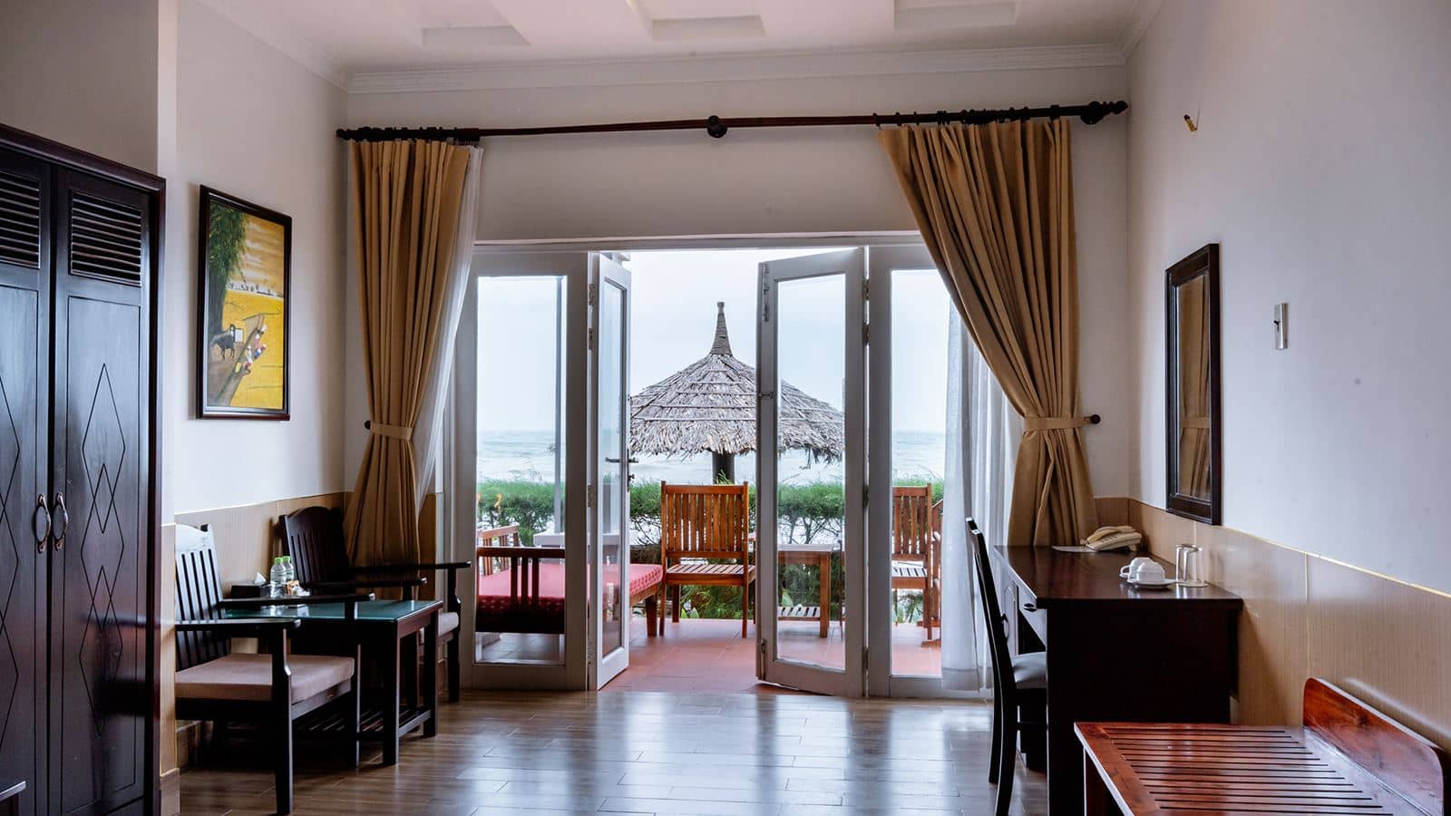 rooms-villa-beachfront-with-terrace