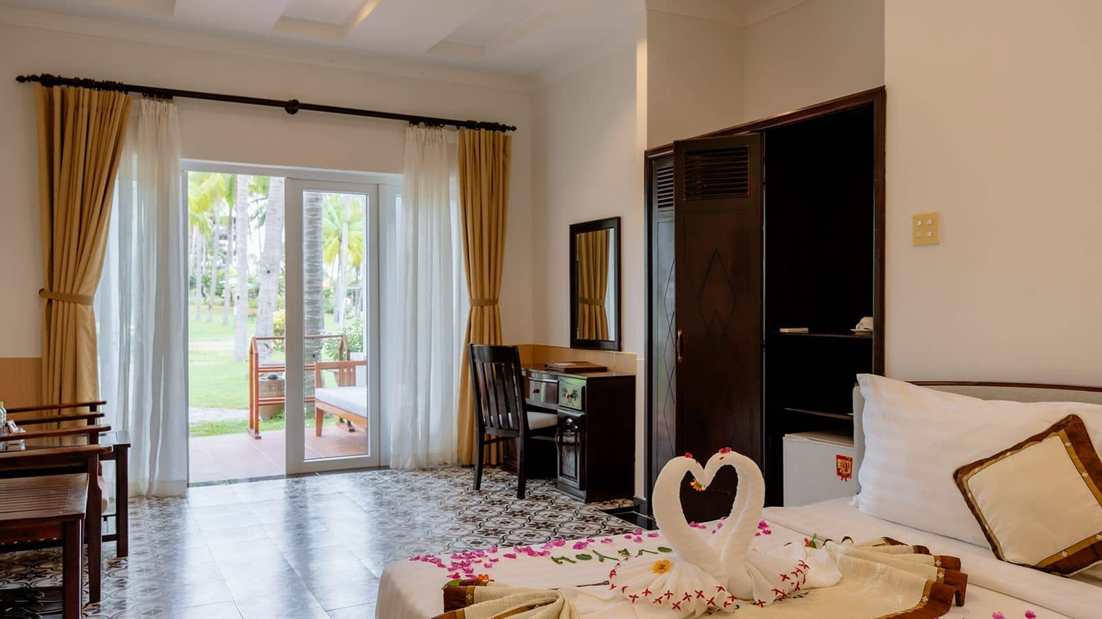 rooms-villa-garden-view-with-terrace