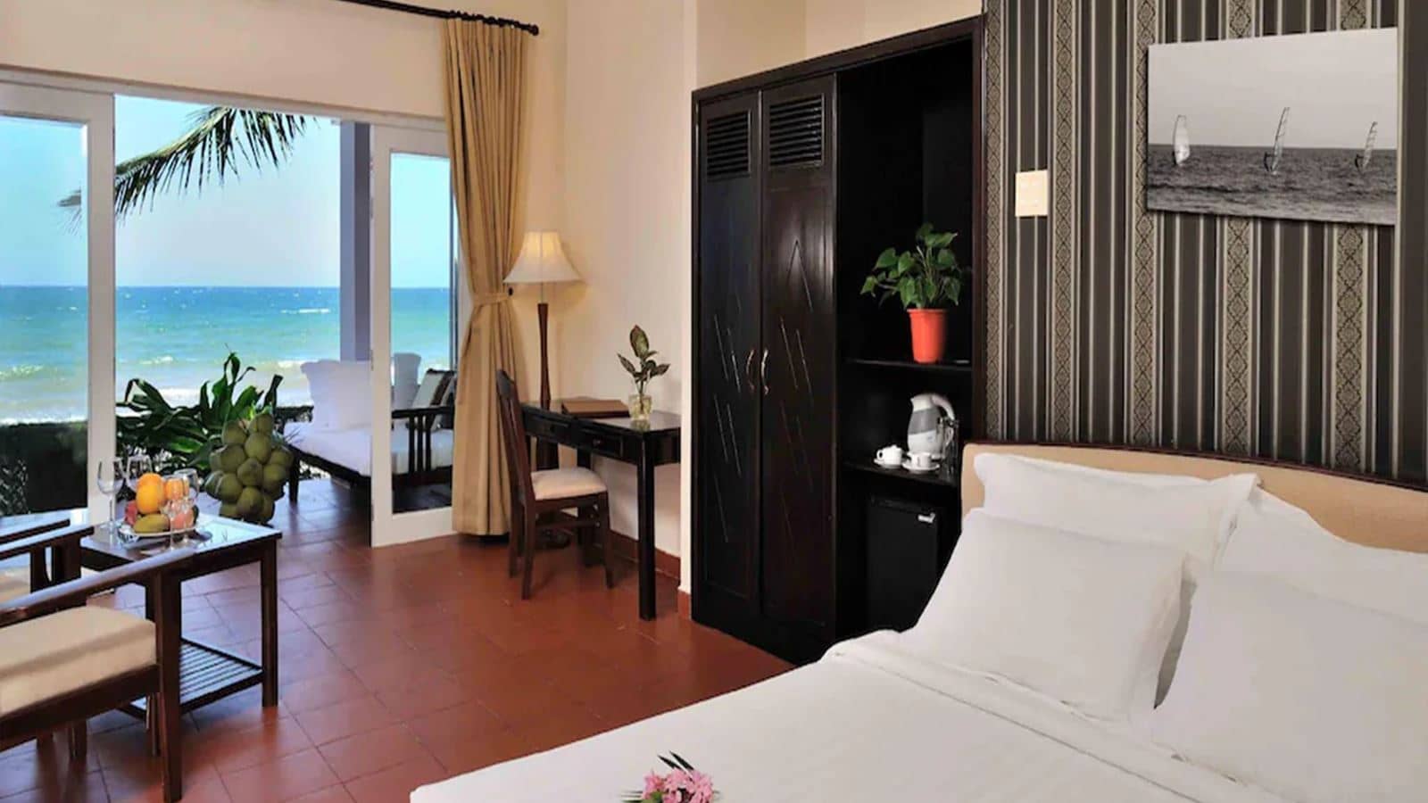rooms-villa-beachfront-with-terrace-child-without-extra-bed
