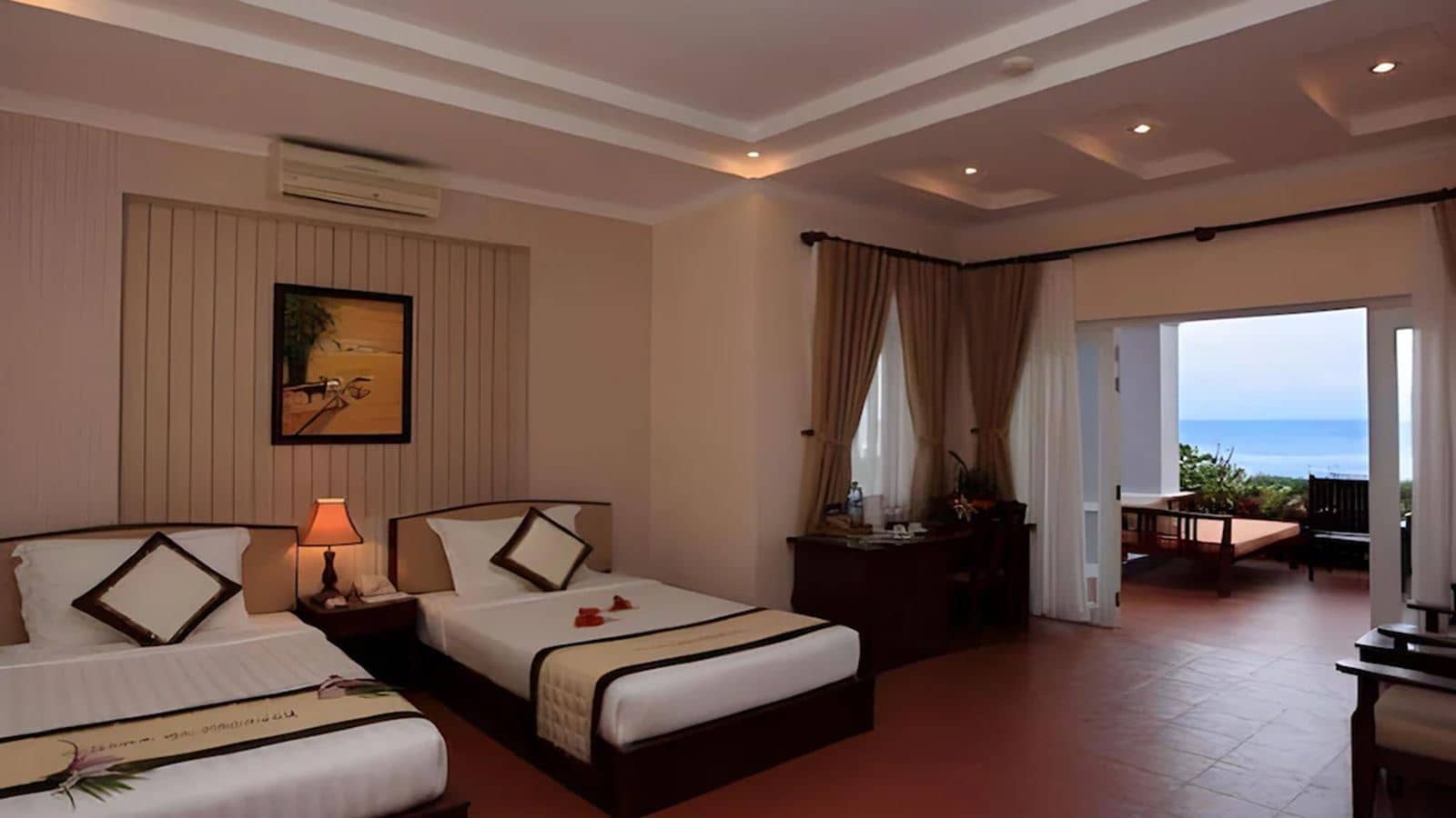 rooms-villa-beachfront-with-terrace