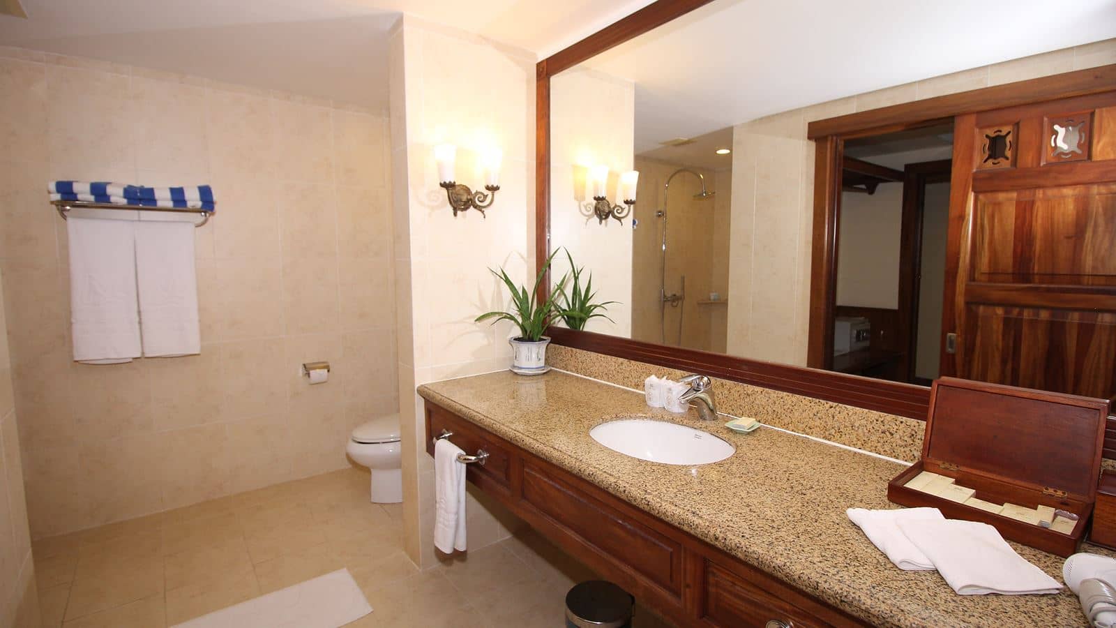 rooms-premier-deluxe-sea-view