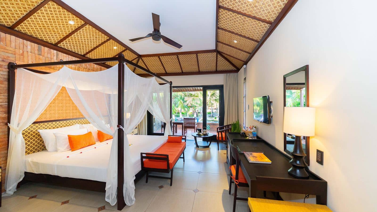 rooms-bungalow-gardenpool-view