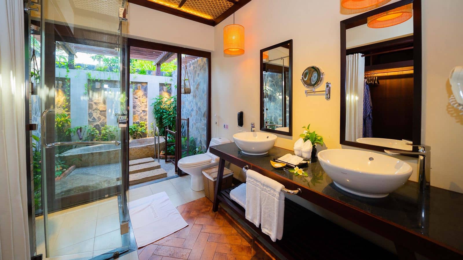 rooms-bungalow-gardenpool-view