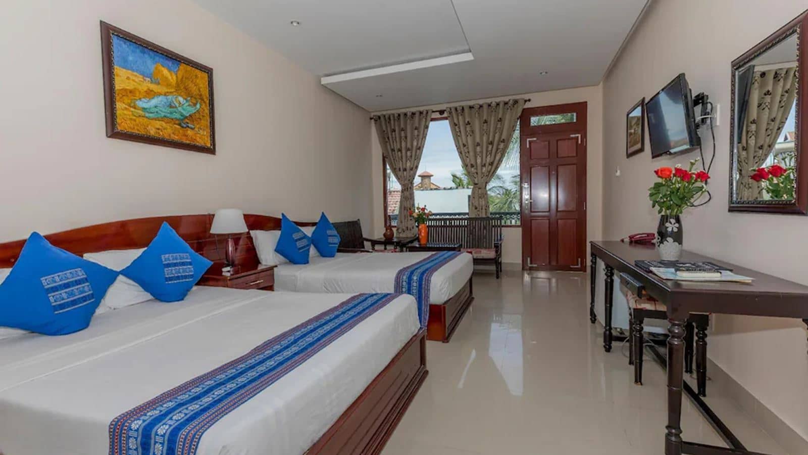 rooms-room-deluxe-ocean-or-garden-view-balcony