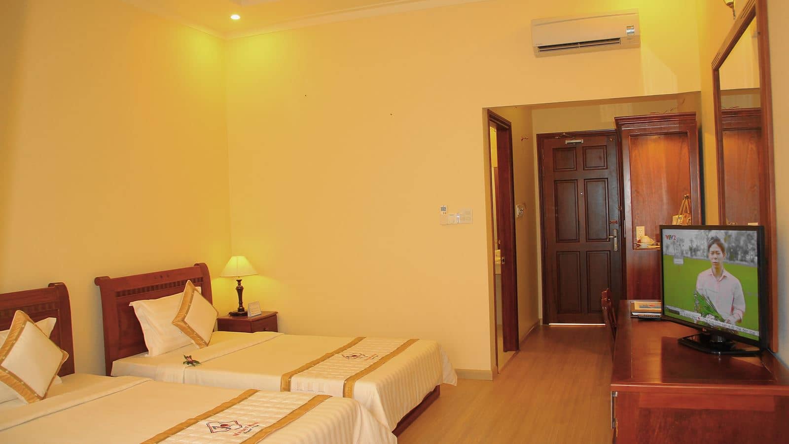 rooms-room-beach-front-senior-at-sea-side-with-balcony