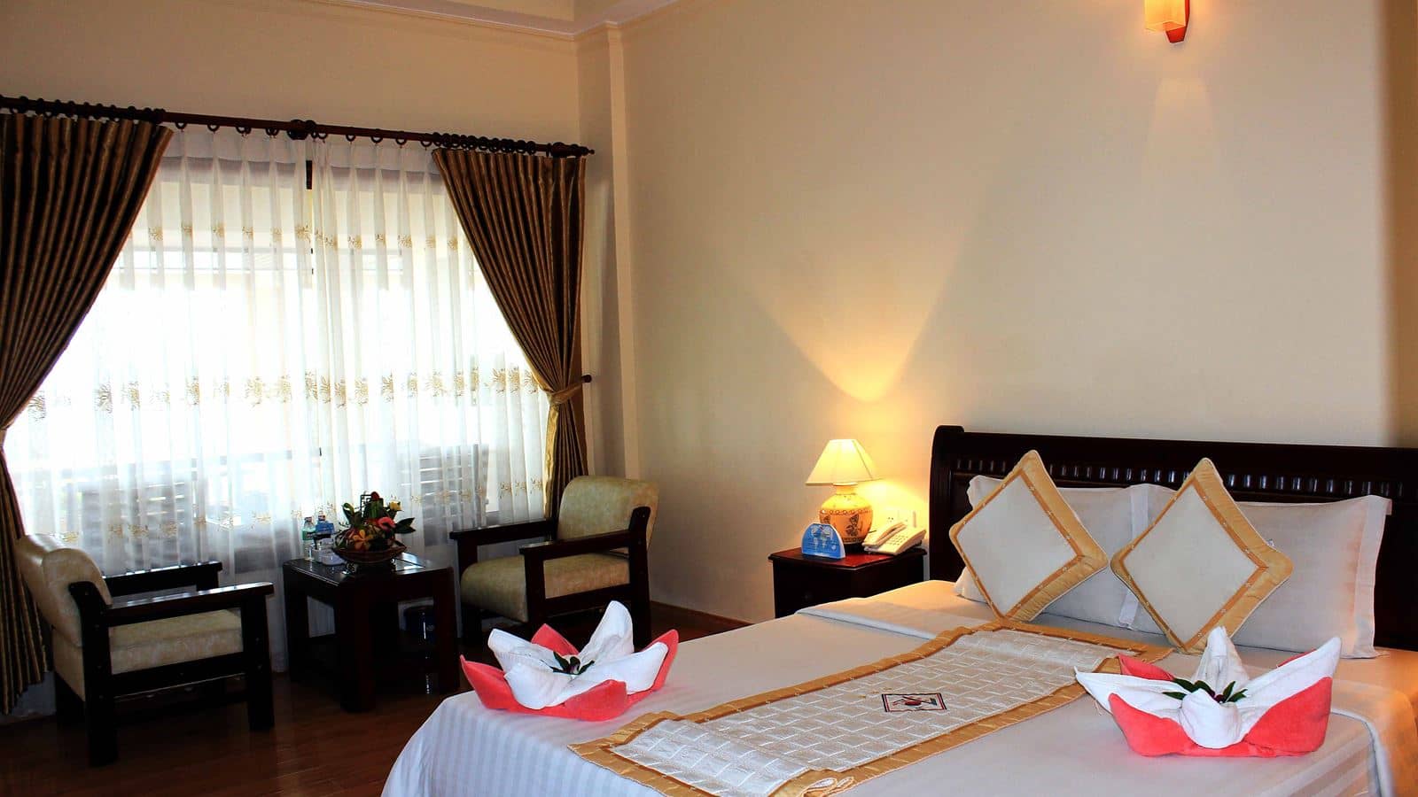 rooms-room-deluxe-pool-view-at-hill-side-with-balcony-child-without-extra-bed