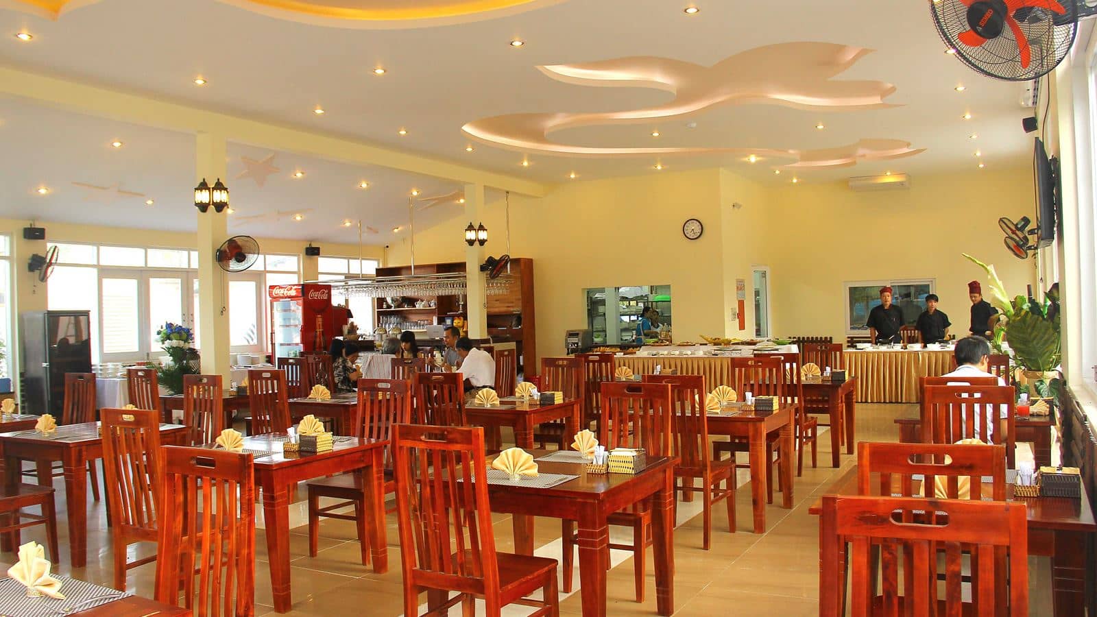 restaurants-restaurant