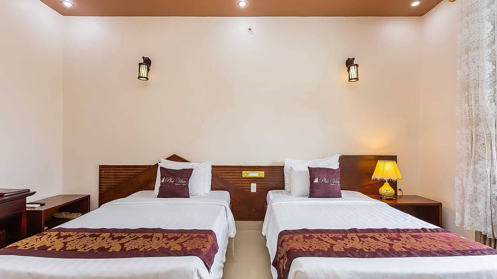 rooms-superior-room