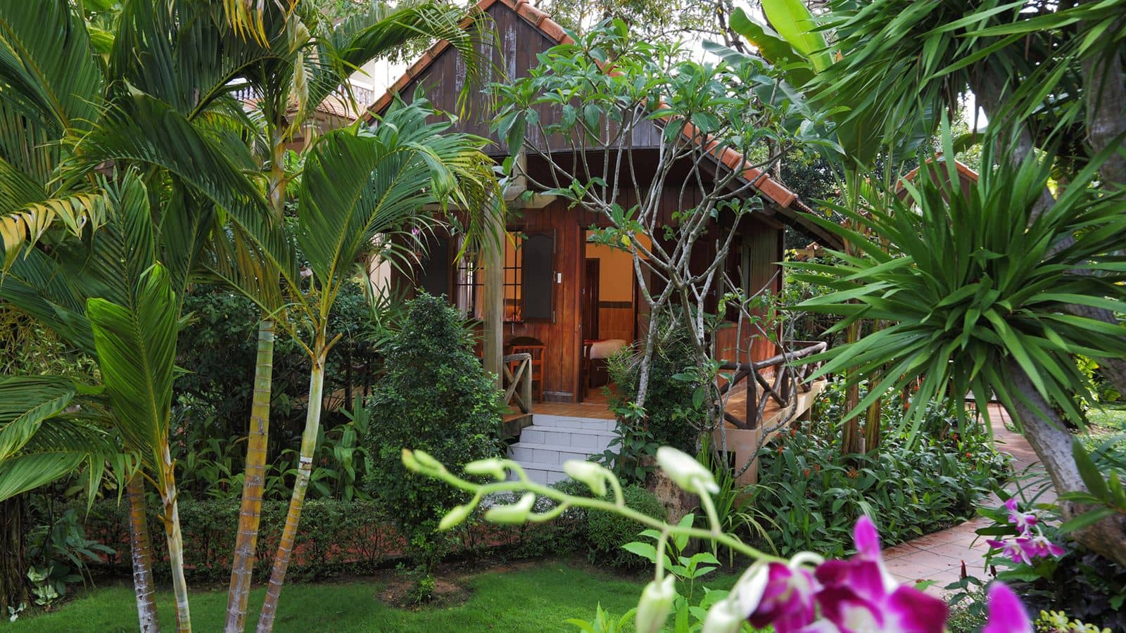 rooms-bungalow-garden-view