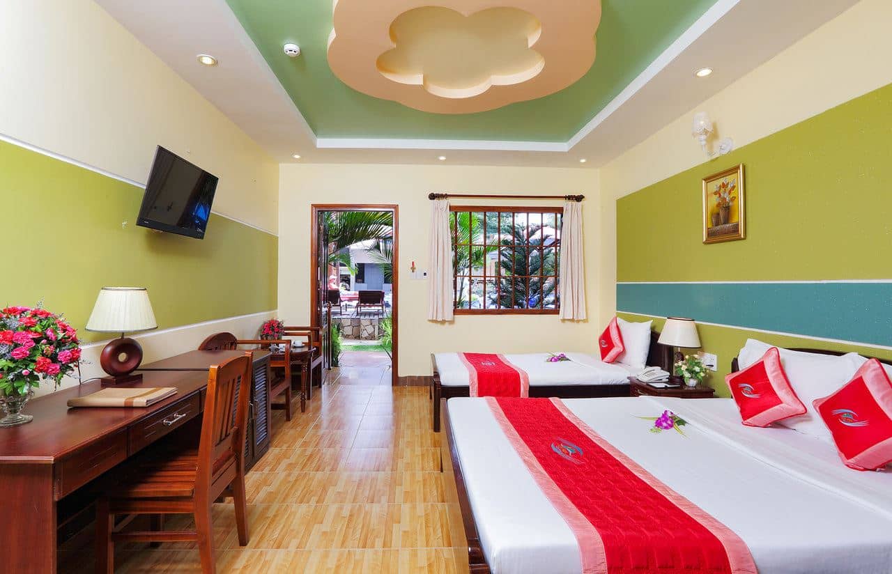 rooms-bungalow-pool-view
