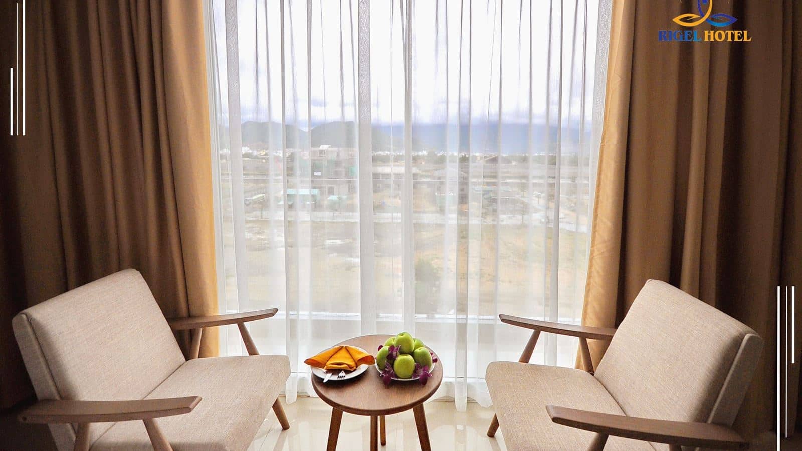 rooms-senior-room-with-balcony-child-without-extra-bed