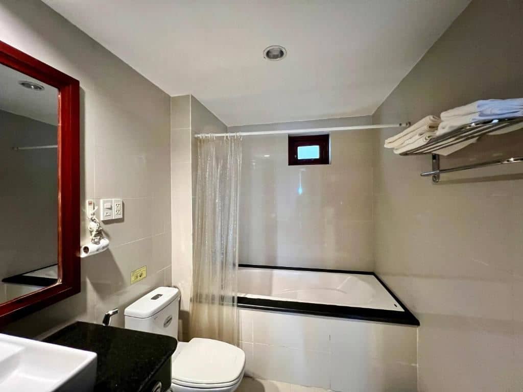 rooms-deluxe-sea-view-balcony