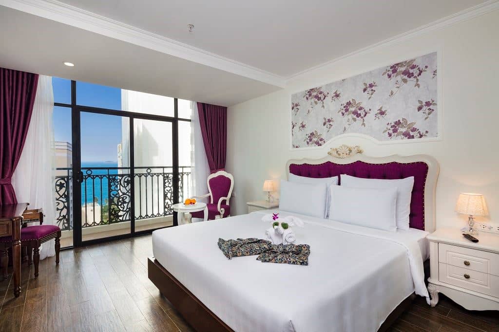 rooms-executive-triple-with-balcony-no-extra-bed