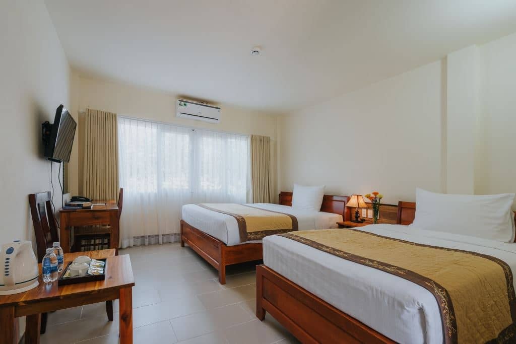 rooms-deluxe-triple-garden-view-balcony