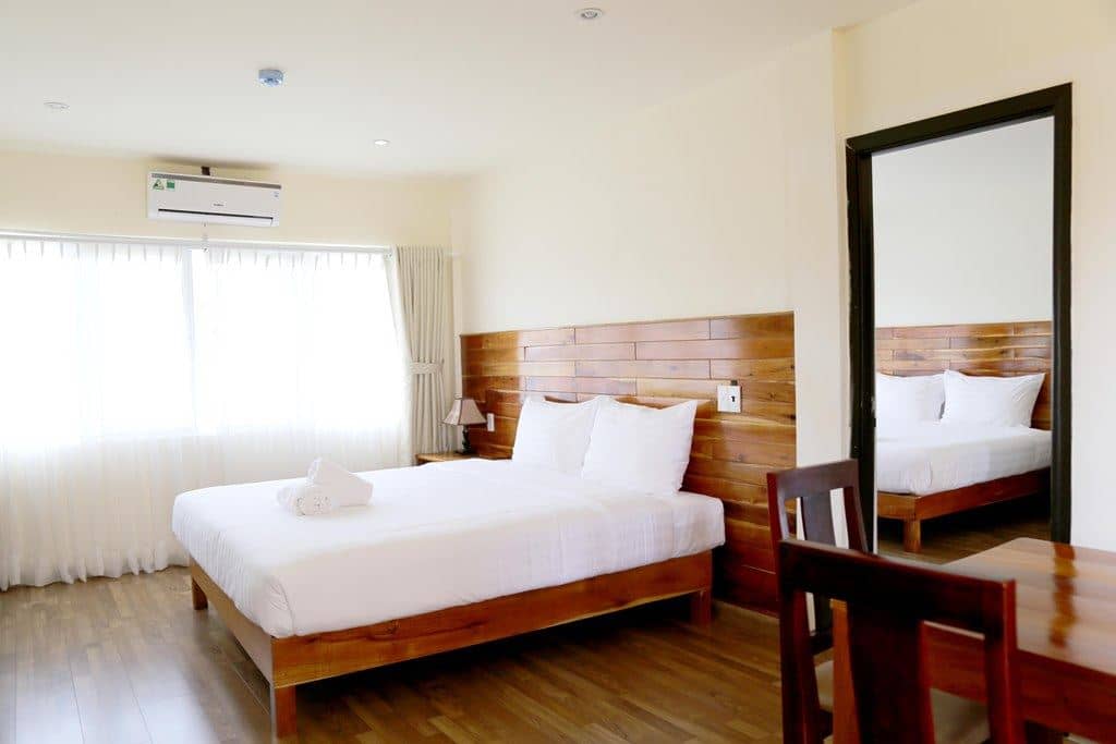rooms-apartment-3-bedrooms-garden-view-balcony