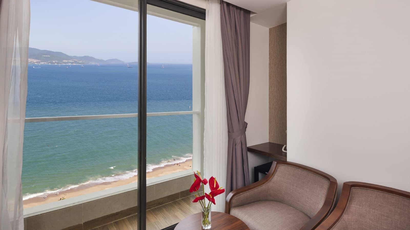 rooms-executive-ocean-view-with-balcony