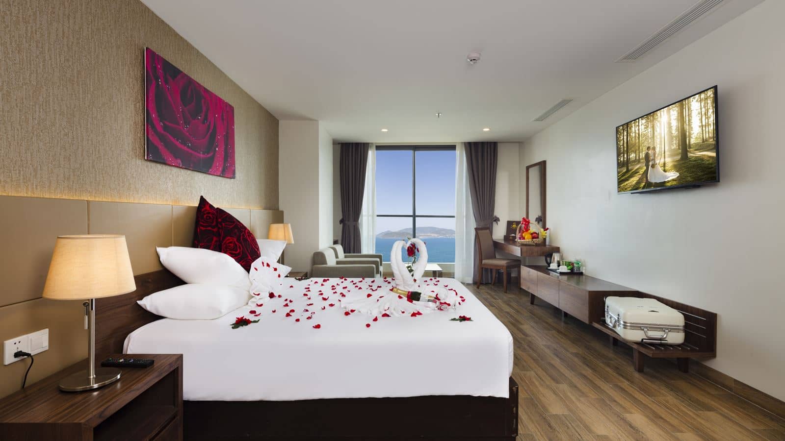 rooms-sea-pearl-suite-triple-ocean-view-with-balcony