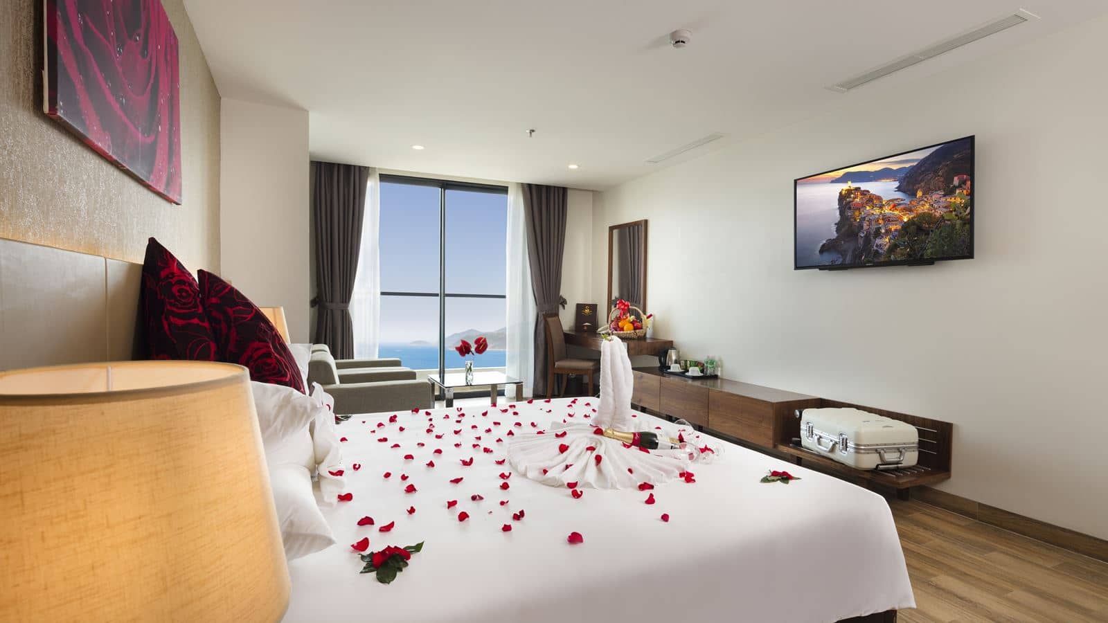 rooms-sea-pearl-suite-triple-ocean-view-with-balcony