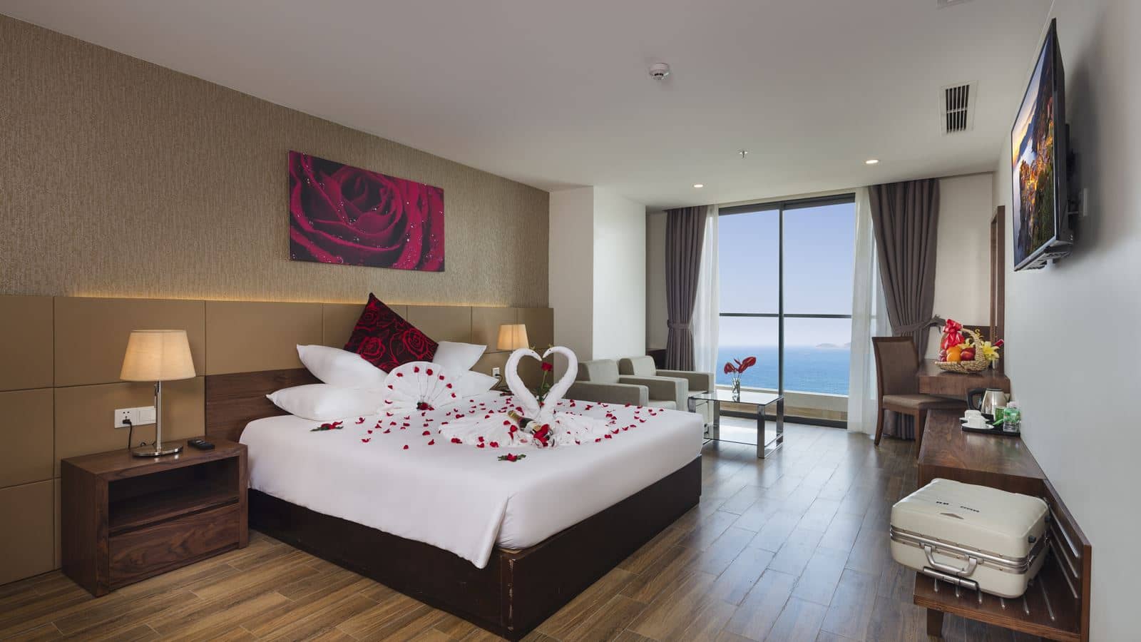rooms-sea-pearl-suite-triple-ocean-view-with-balcony