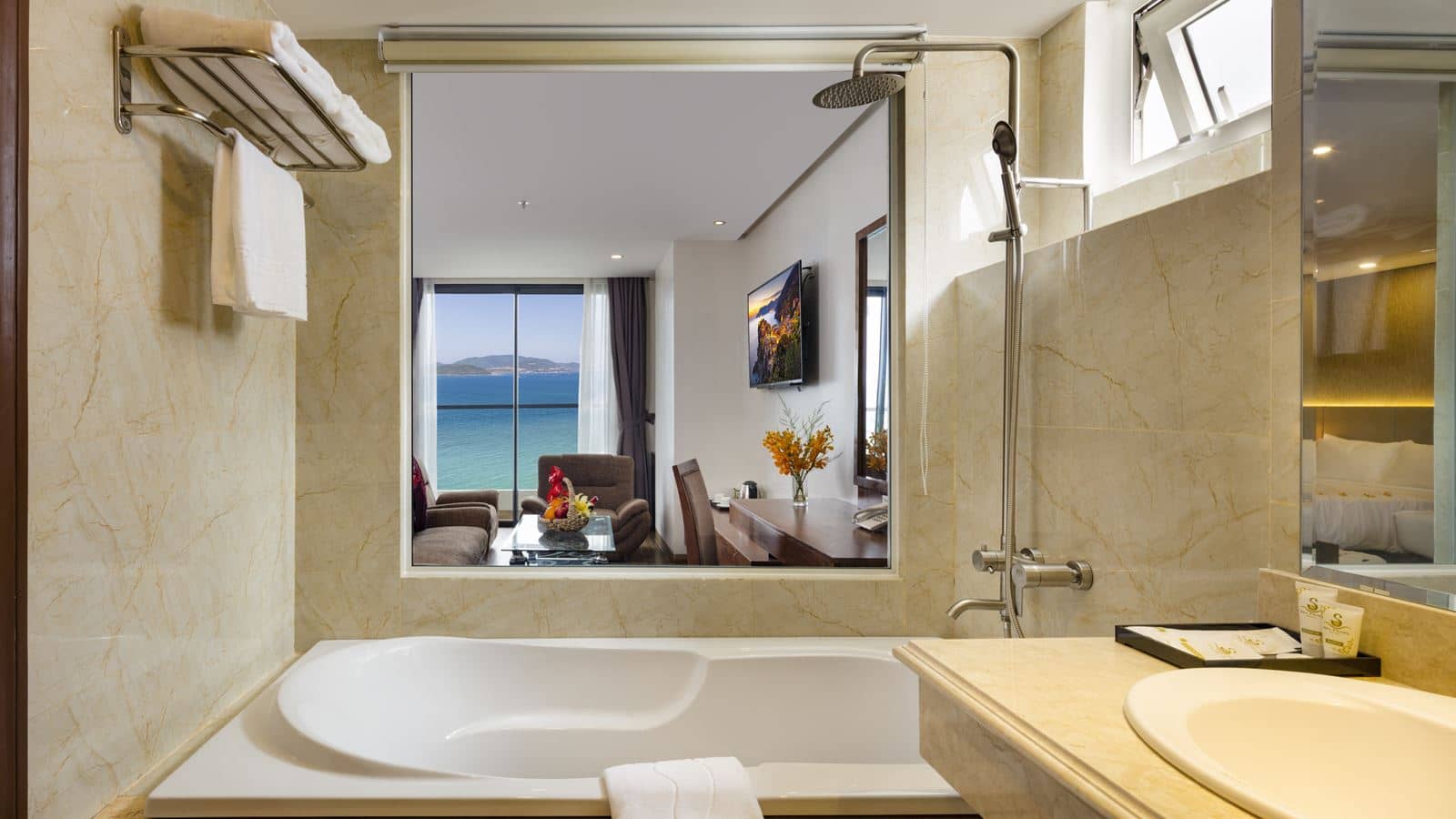 rooms-sea-pearl-suite-family-ocean-view-with-balcony