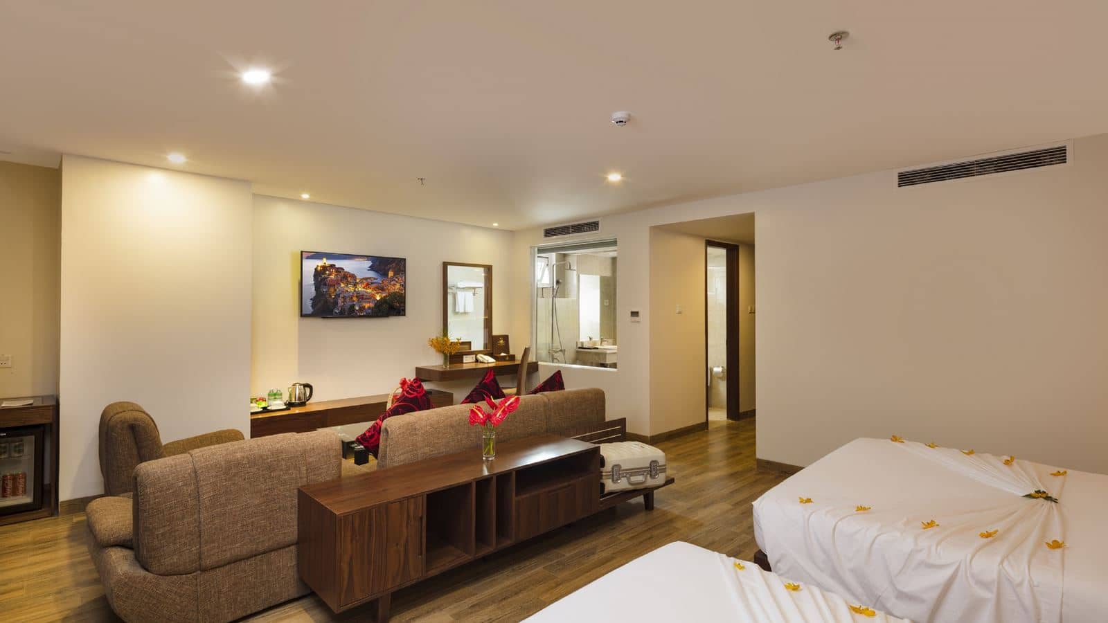 rooms-sea-pearl-suite-family-ocean-view-with-balcony