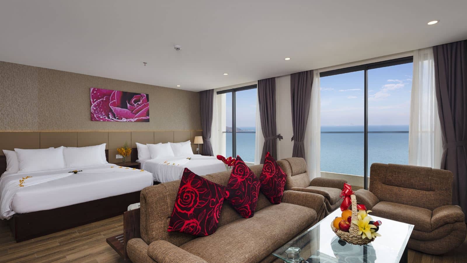 rooms-sea-pearl-suite-family-ocean-view-with-balcony