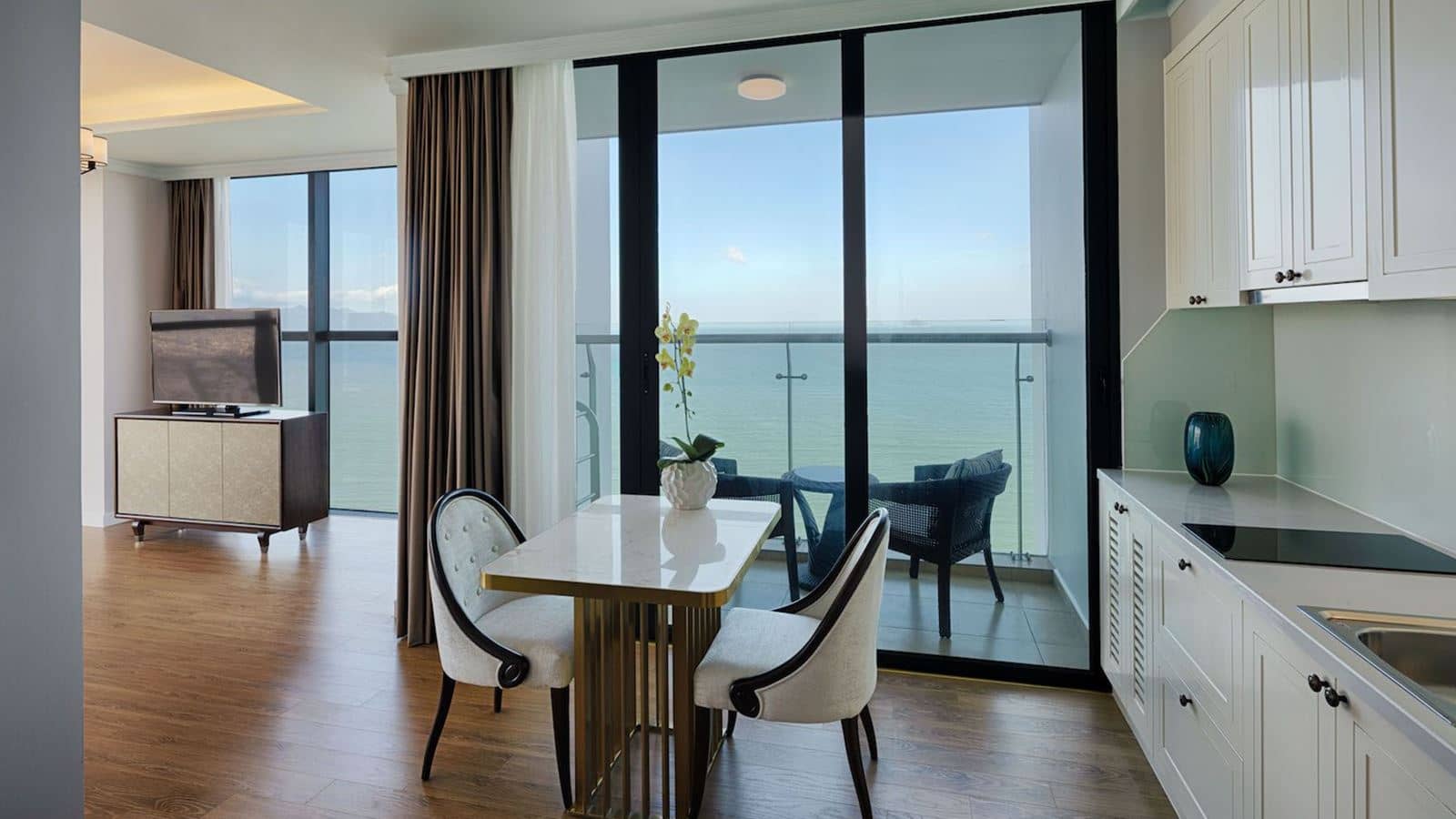rooms-grand-studio-ocean-view-child-without-extra-bed