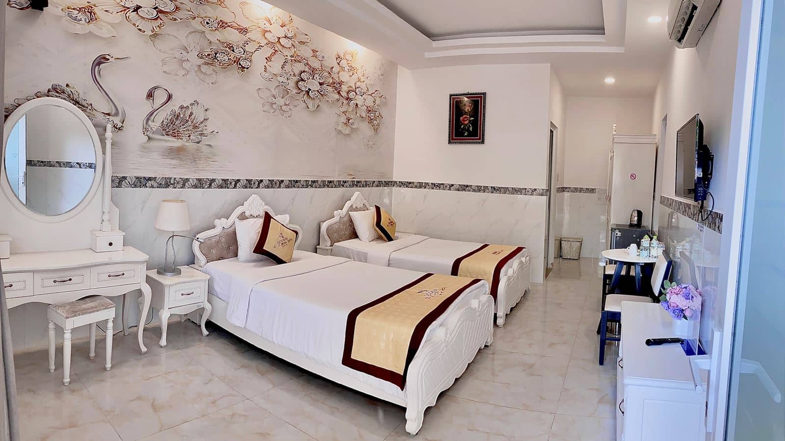 rooms-deluxe-twin-with-balcony