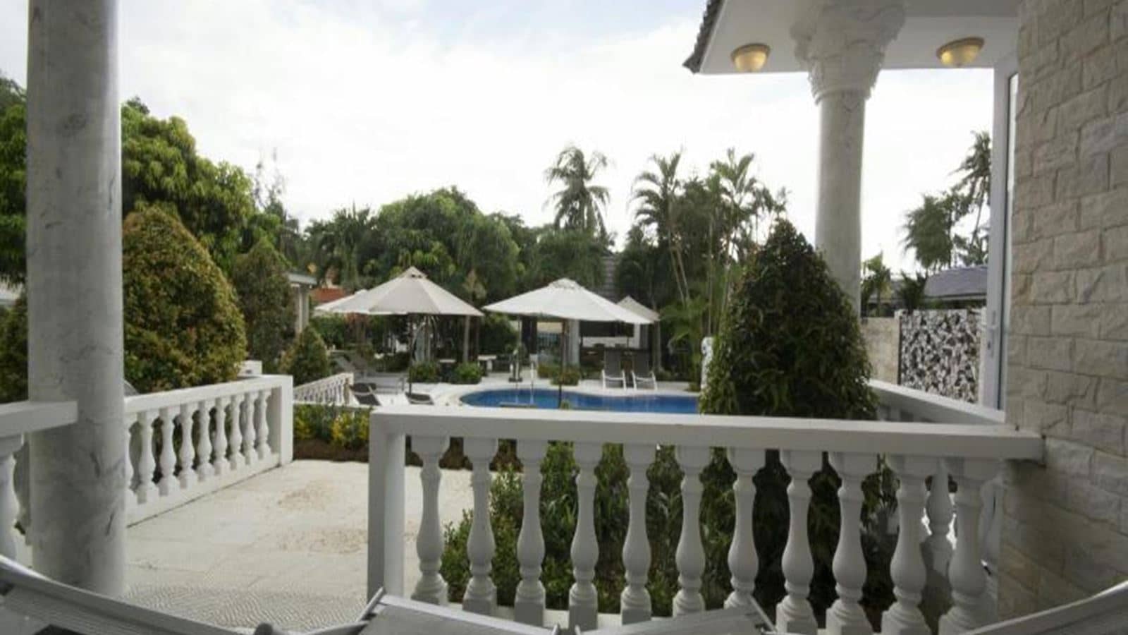 rooms-deluxe-triple-with-balcony-no-extra-bed