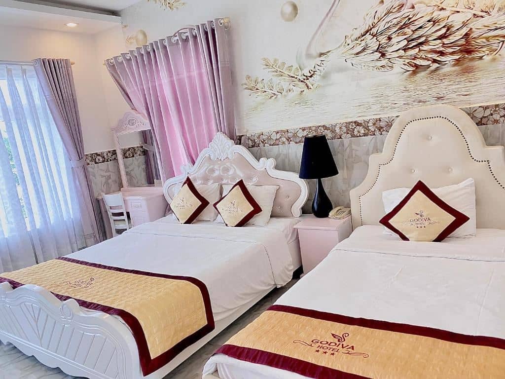 rooms-deluxe-triple-with-balcony-no-extra-bed