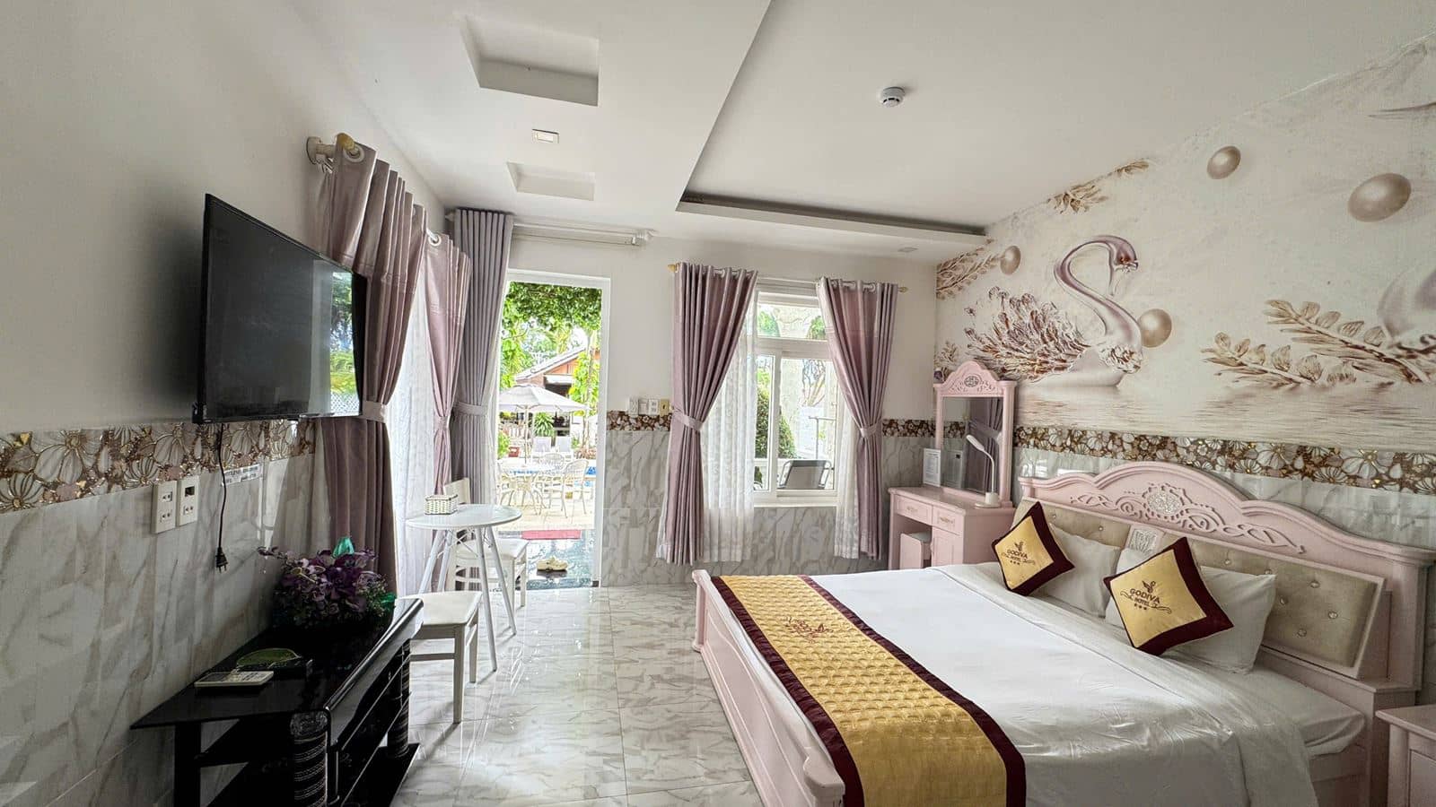 rooms-deluxe-double-with-balcony