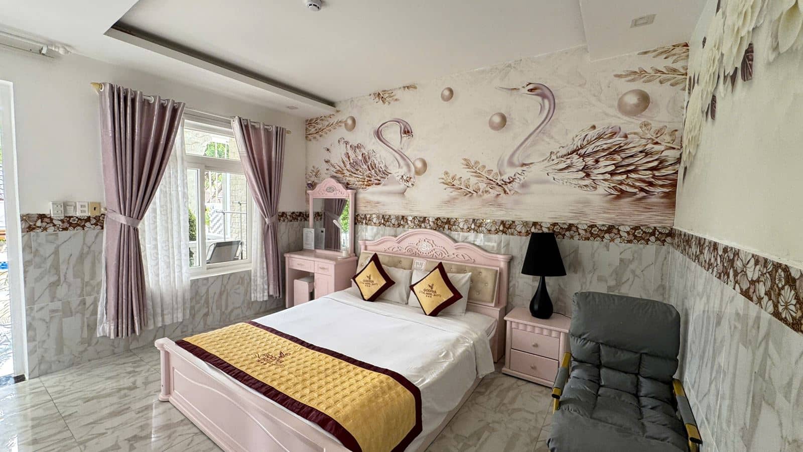 rooms-deluxe-double-with-balcony