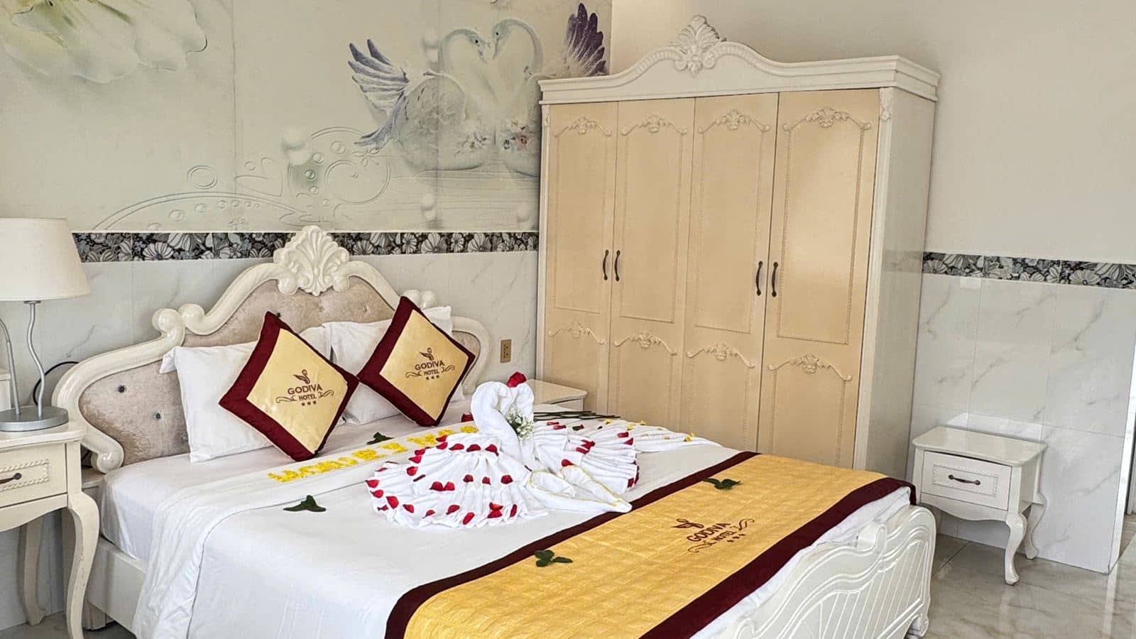 rooms-deluxe-double-with-balcony