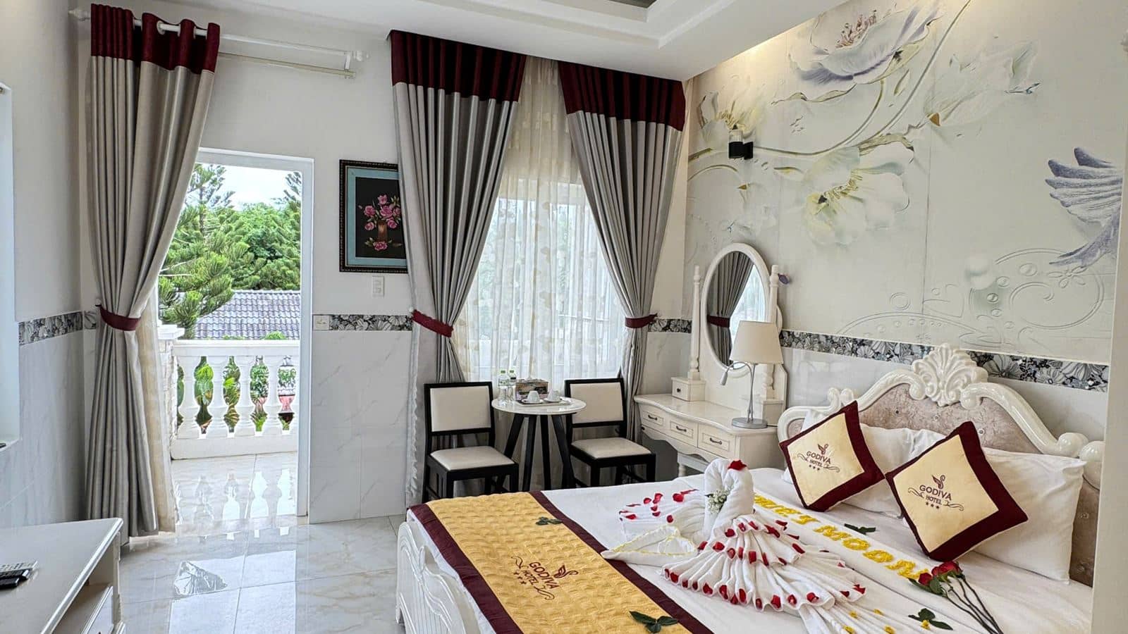 rooms-deluxe-double-with-balcony-child-without-extra-bed