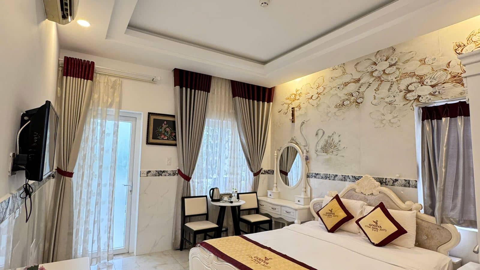 rooms-deluxe-double-with-balcony-child-without-extra-bed